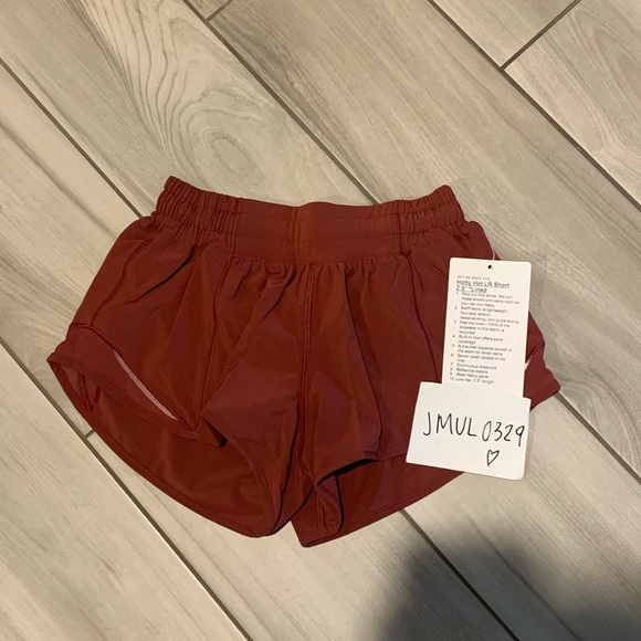 Lululemon Hotty Hot Short 2.5” * Mulled Wine - Picture 5 of 6